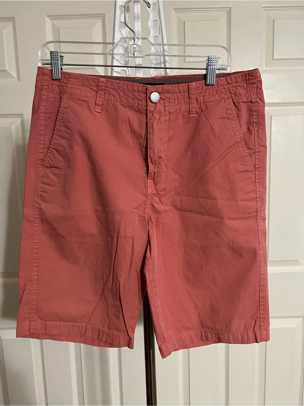 Calvin Klein Men's Flat Front Cotton Shorts in Rust (Men's Size 32")